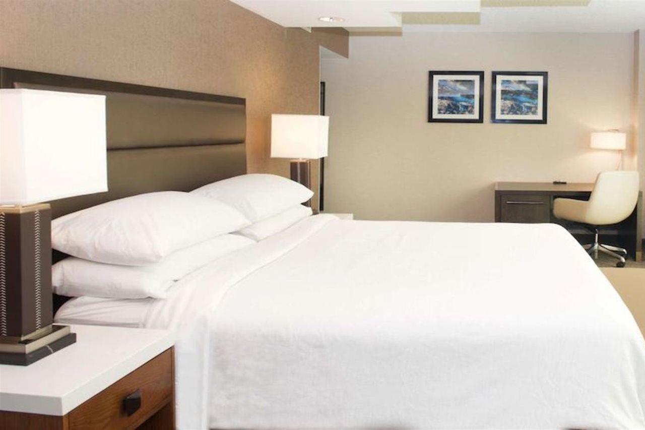 Hotel Embassy By Hilton Seattle North 4*
